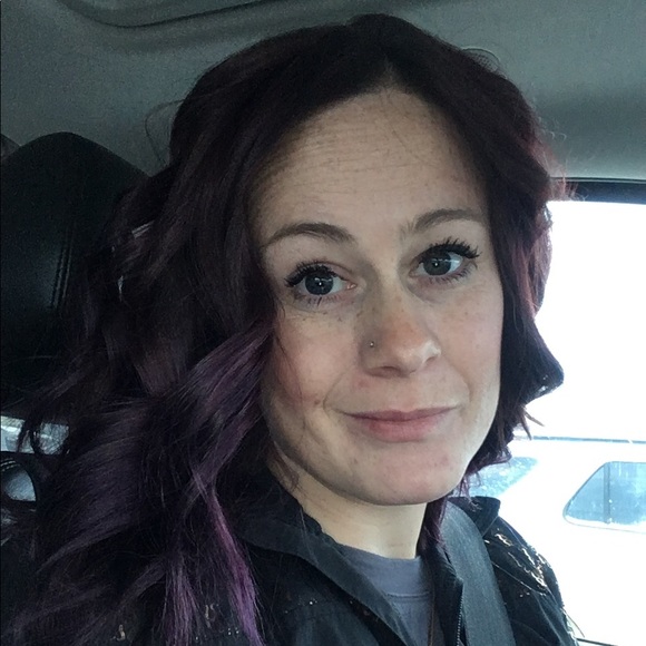 Meet your Posher, Tanis - Picture 1 of 1